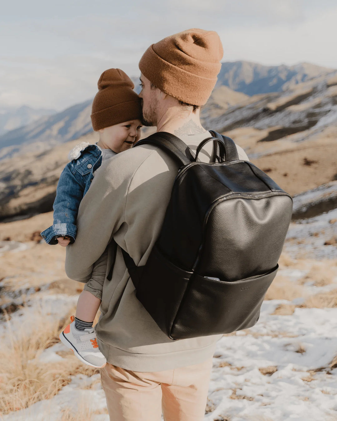 OiOi - Sac à Dos à Couches Multitâche en Cuir Végétalien, Noir