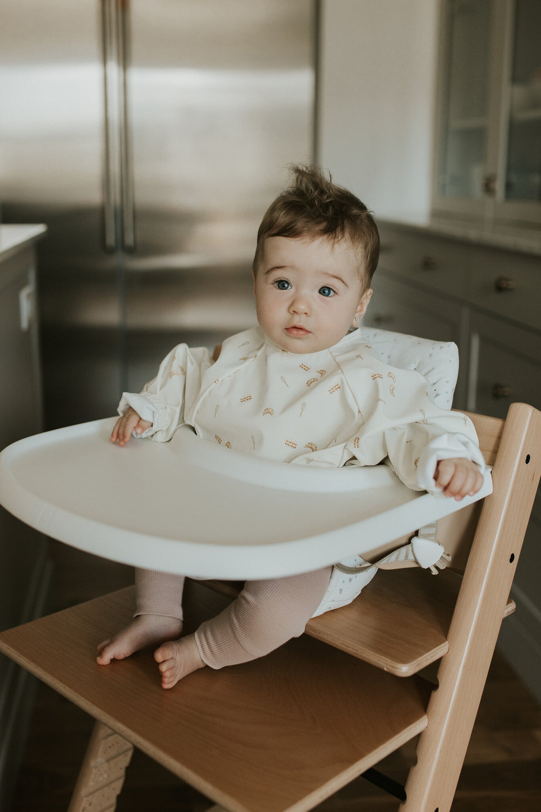 Micasso & Co - Long-Sleeved Bib with Integrated Pocket, Avocado and Banana