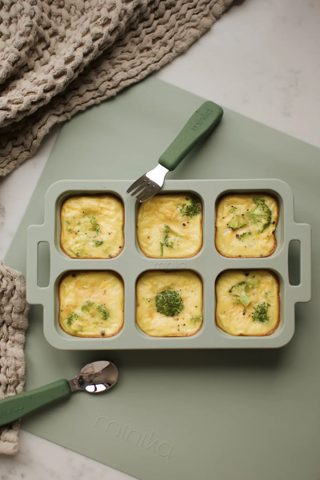 Minika - Foldable Cupcake Mould, Sage