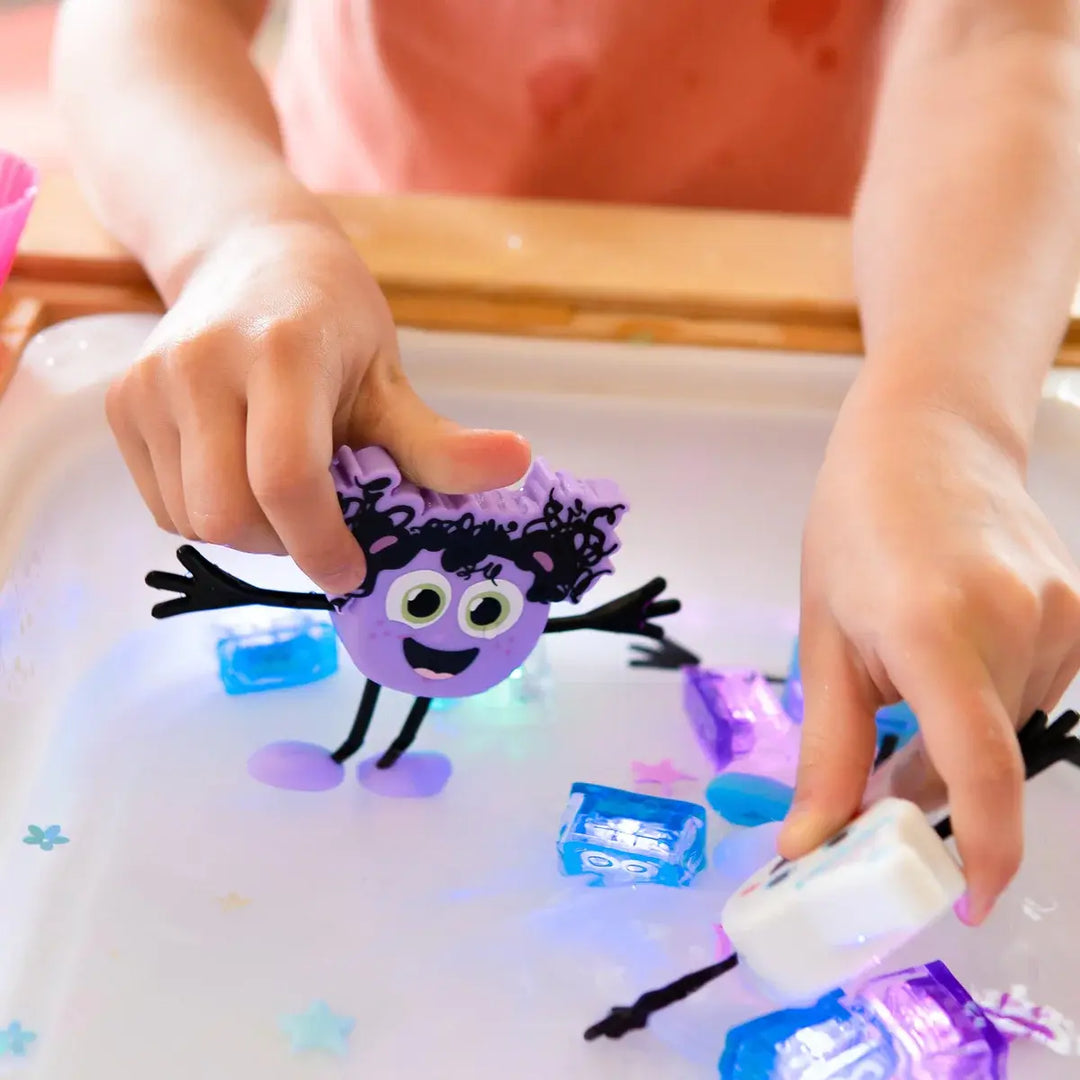 Personnage avec 2 Cubes Lumineux Activés par l'Eau, Lumi 2.0