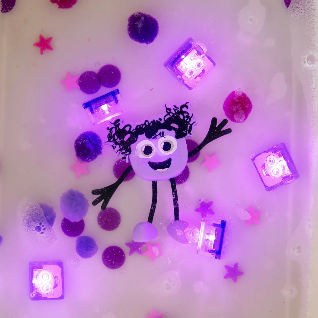 Personnage avec 2 Cubes Lumineux Activés par l'Eau, Lumi 2.0