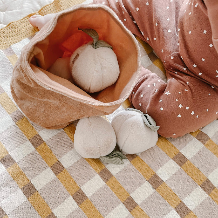 Sac de Pêches en Peluche à Compter