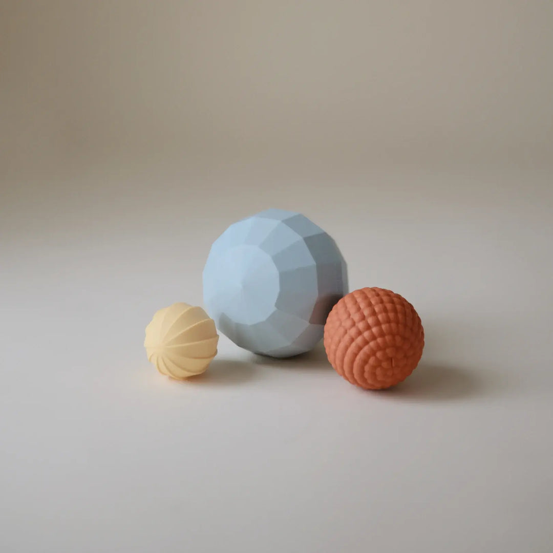 Mushie - Sphères Sensorielles Emboîtables, Bleu Poudre