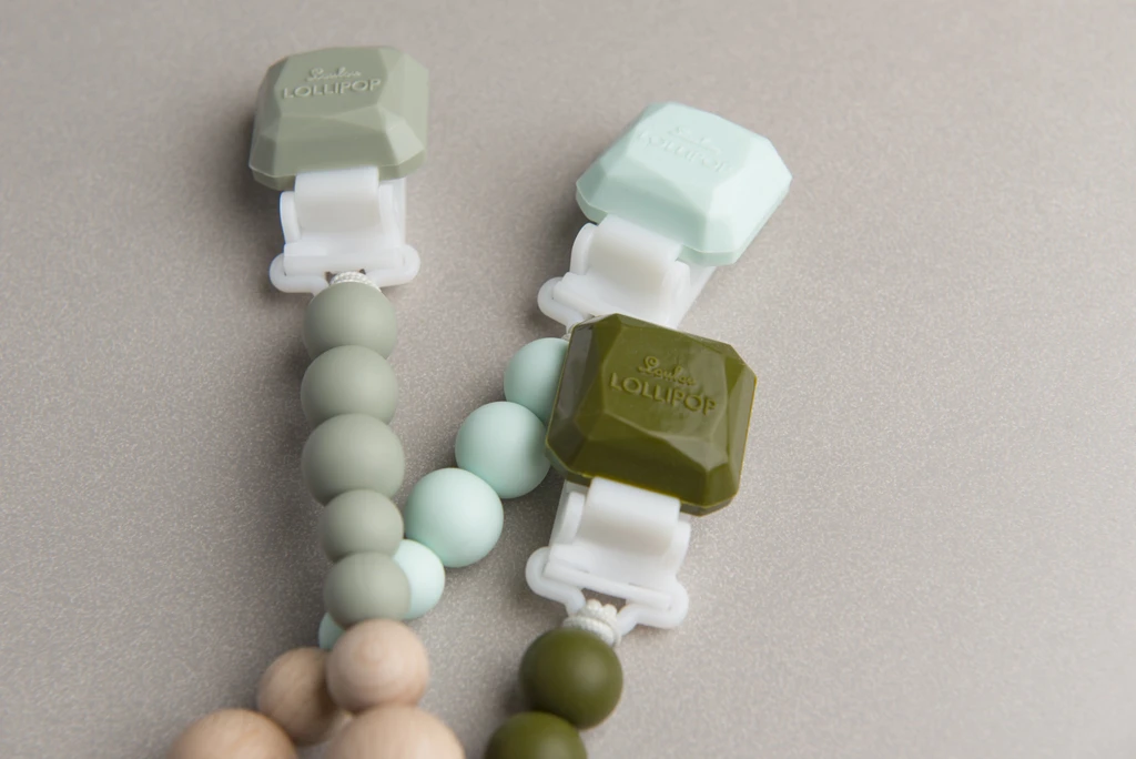 Loulou Lollipop - Colour Pop Pacifier Clip, Coconut Cream