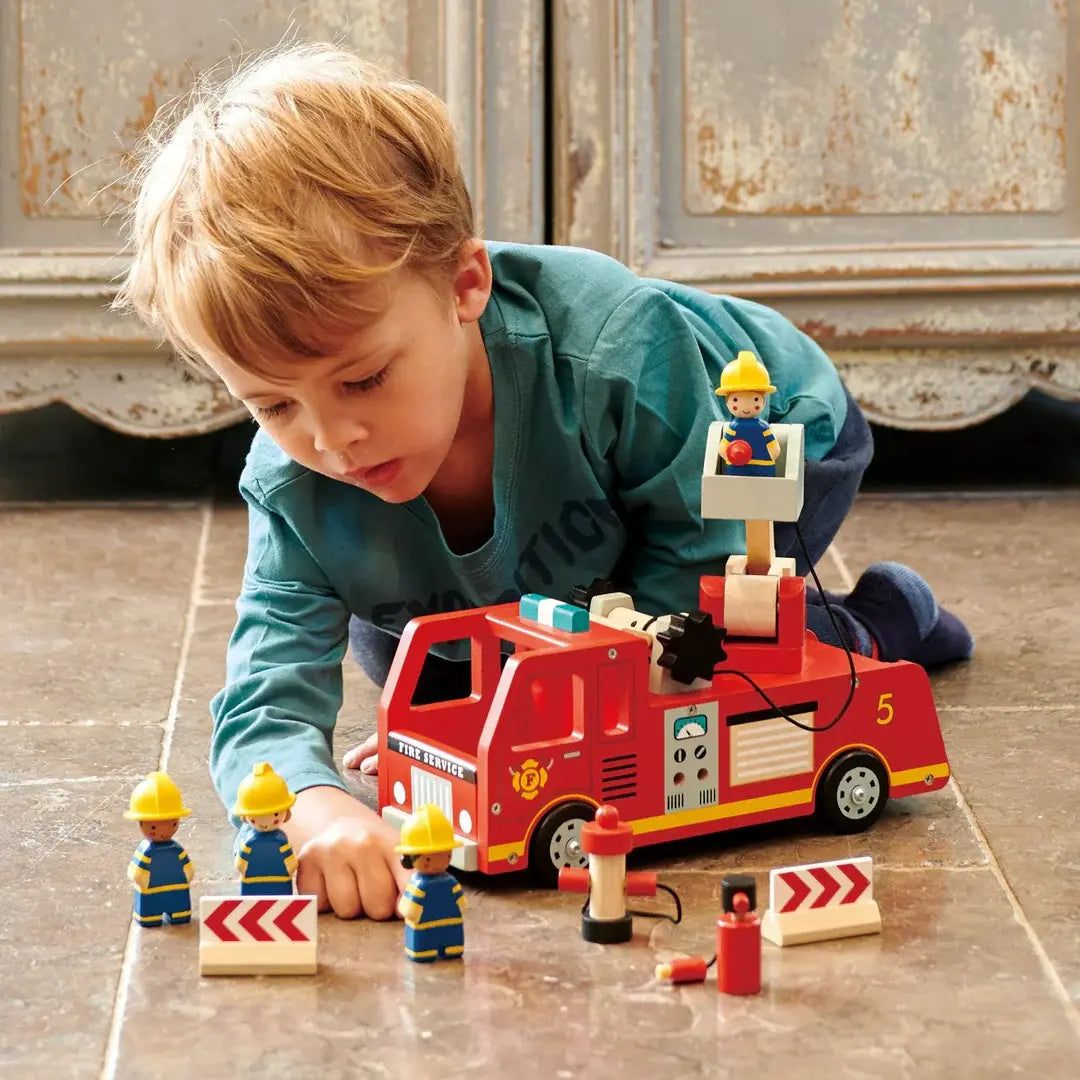 Tender Leaf Toys - Camion de Pompier en Bois